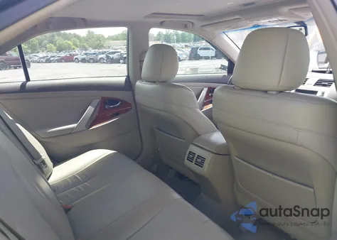 2010 Toyota Camry Xle z USA, uszkodzony, nr VIN 4T1BF3EK0AU538268